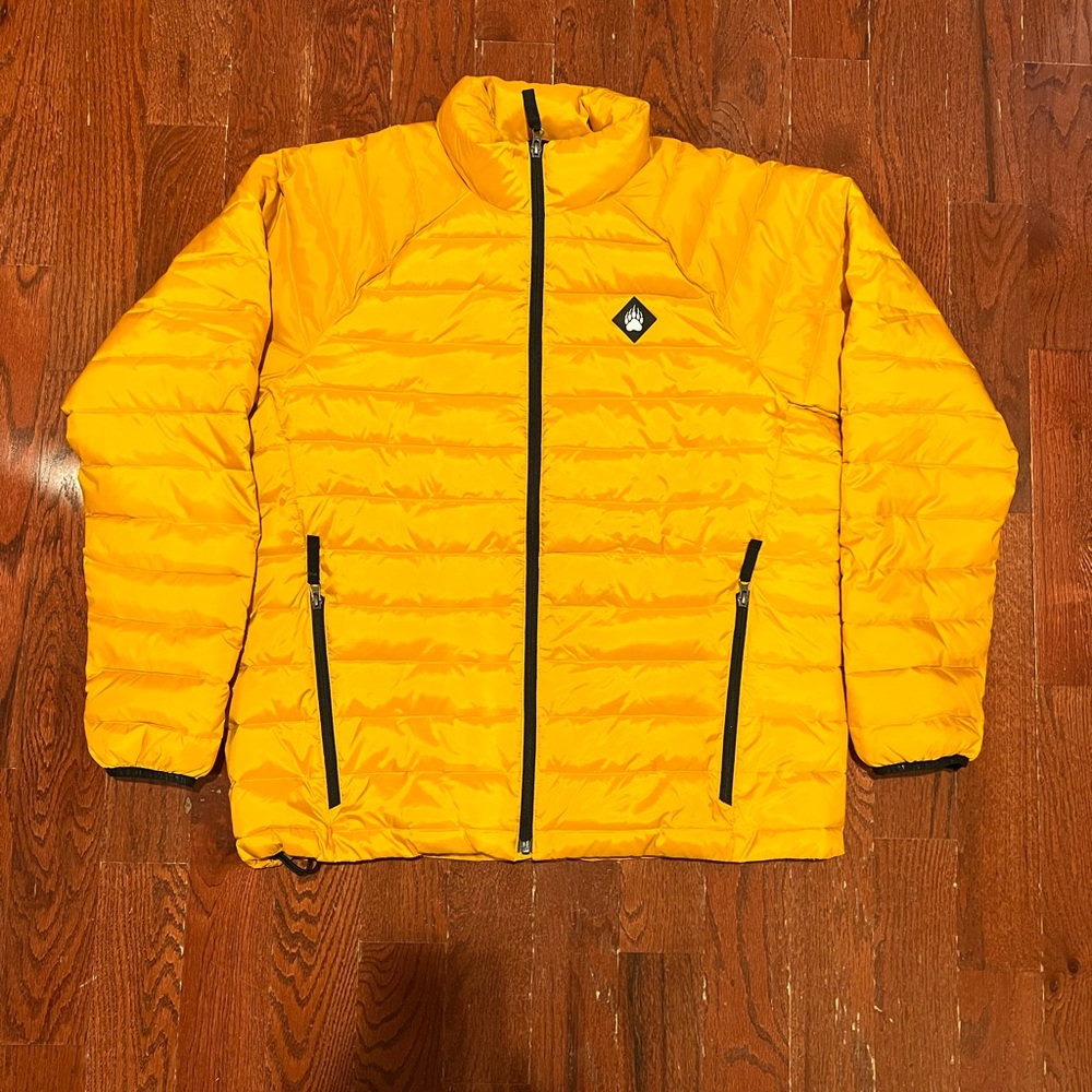 Large Alaskan Hardgear coat, synthetic down. Like new, no tags.